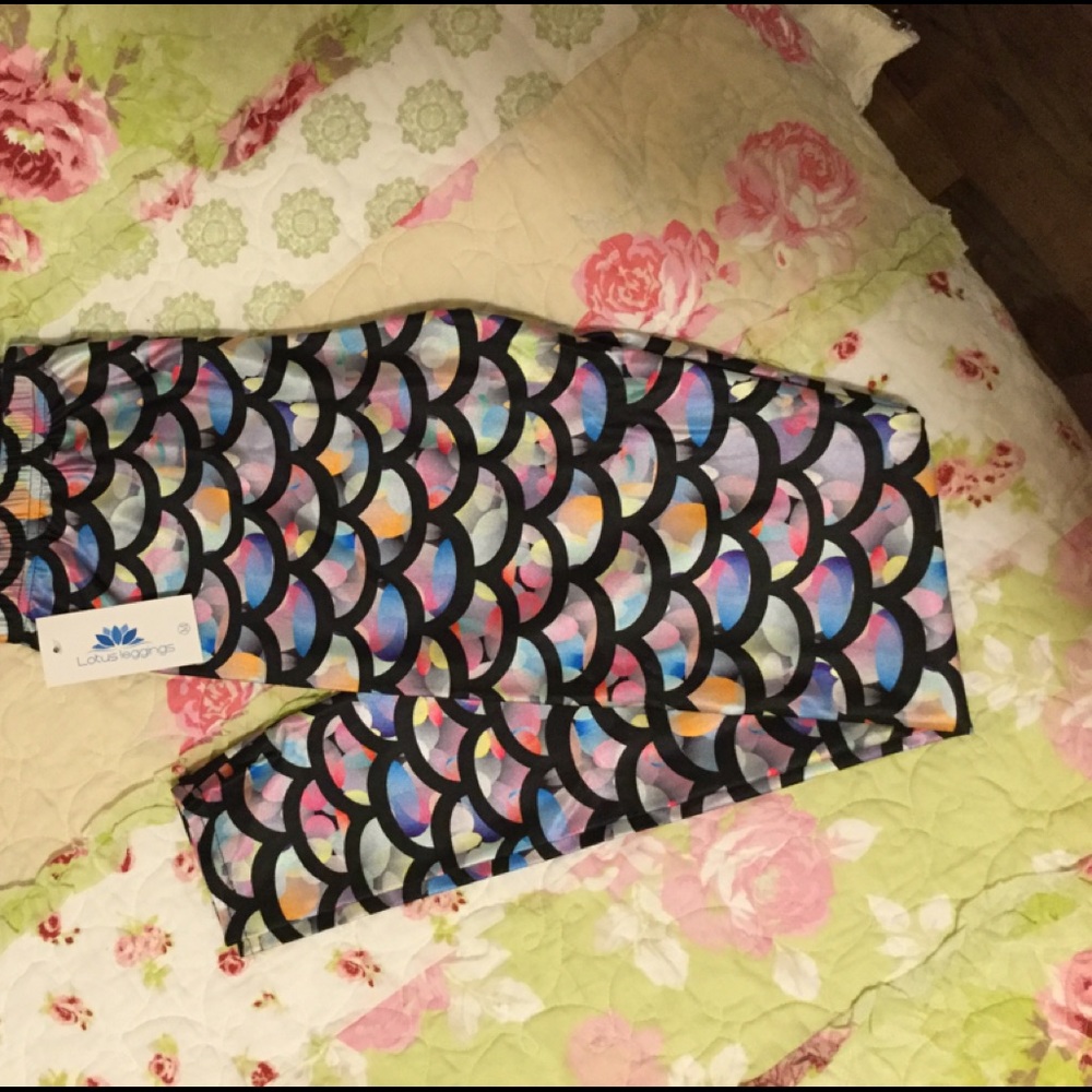 NWT Mermaid lotus leggings